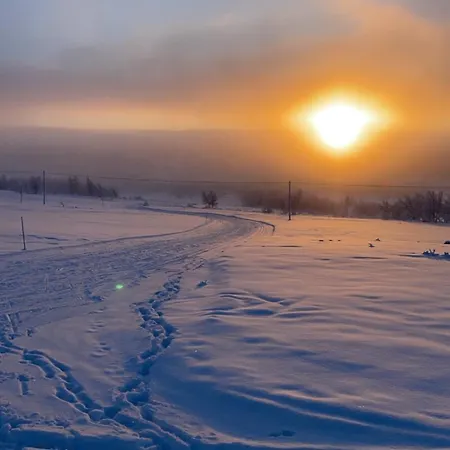 Nostalgic With 3 Bedroom Fireplace, And Terrace בית נופש