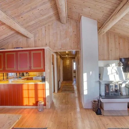 Nostalgic With 3 Bedroom Fireplace, And Terrace Beitostolen