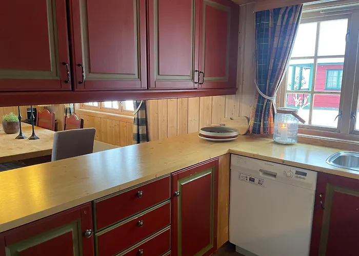 Nostalgic With 3 Bedroom Fireplace, And Terrace Beitostolen